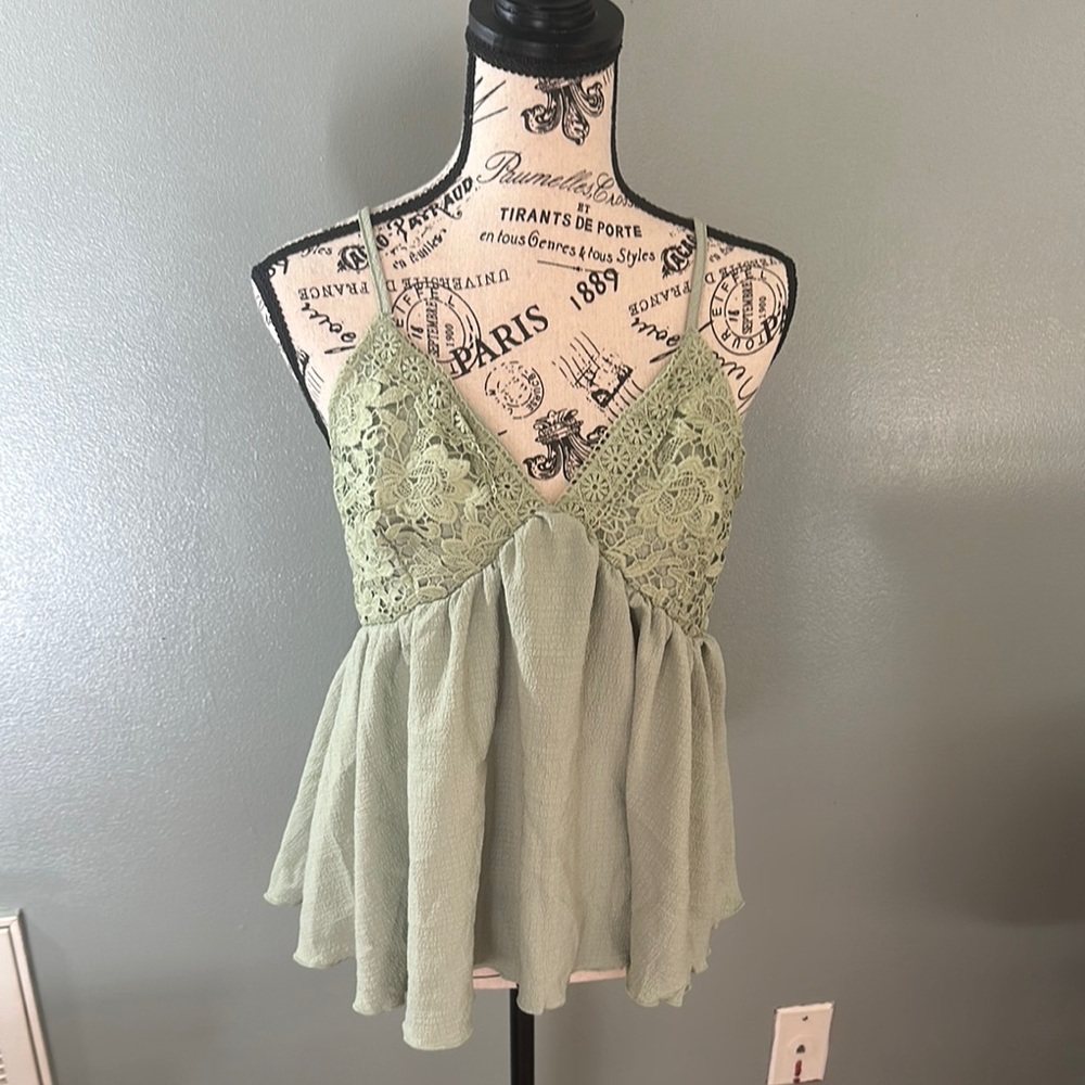 ☀️5/$20 Green Lace Women's Top.